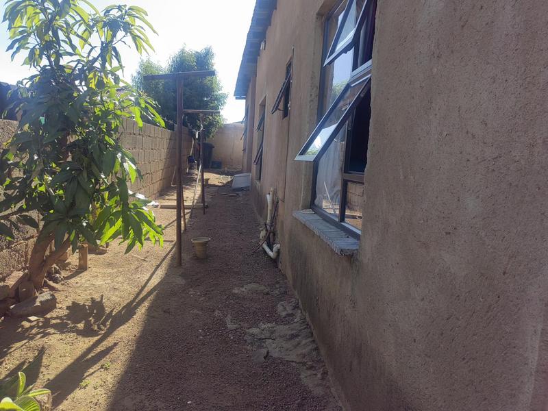 5 Bedroom Property for Sale in Mabopane North West